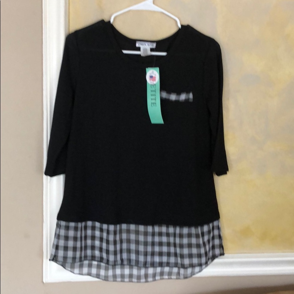 Black 3/4 sleeve top w/ checkered b&w fringe